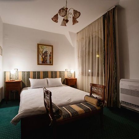 Casa 3 Guesthouse Oradea Exterior foto